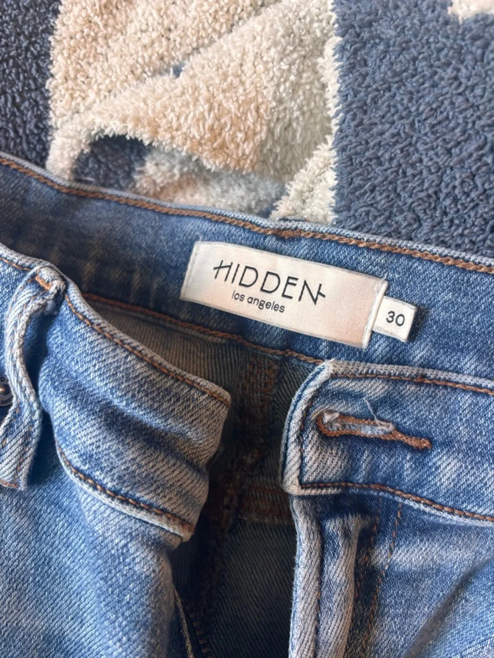 Buckle Hidden Logan Dad Jean - Picture 2 of 6